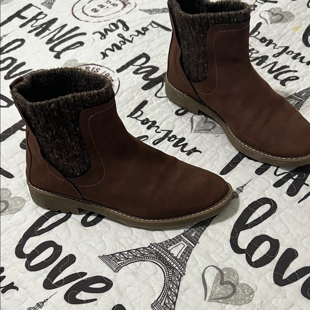 Brown Ankle Boots with Faux Fur Lining